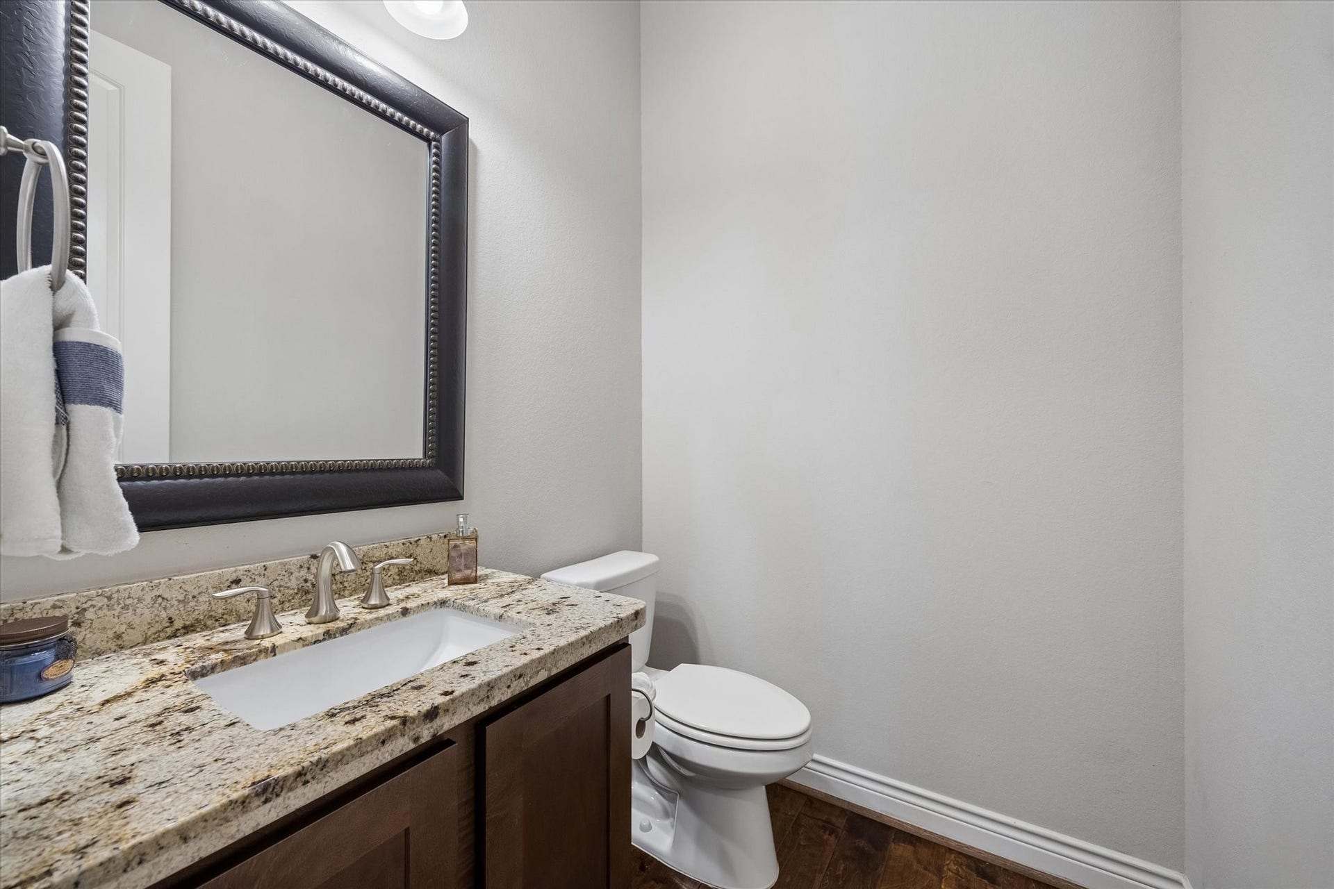 1618 Parker Street, Houston, TX 77007 Half bath