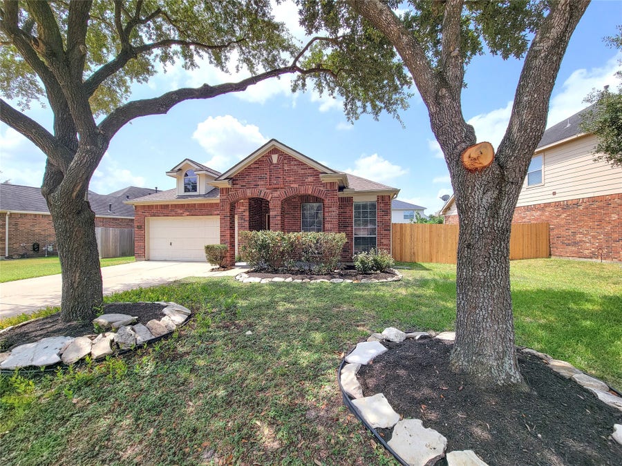 Property photo for 17207 Mossbriar Lane, Houston, TX