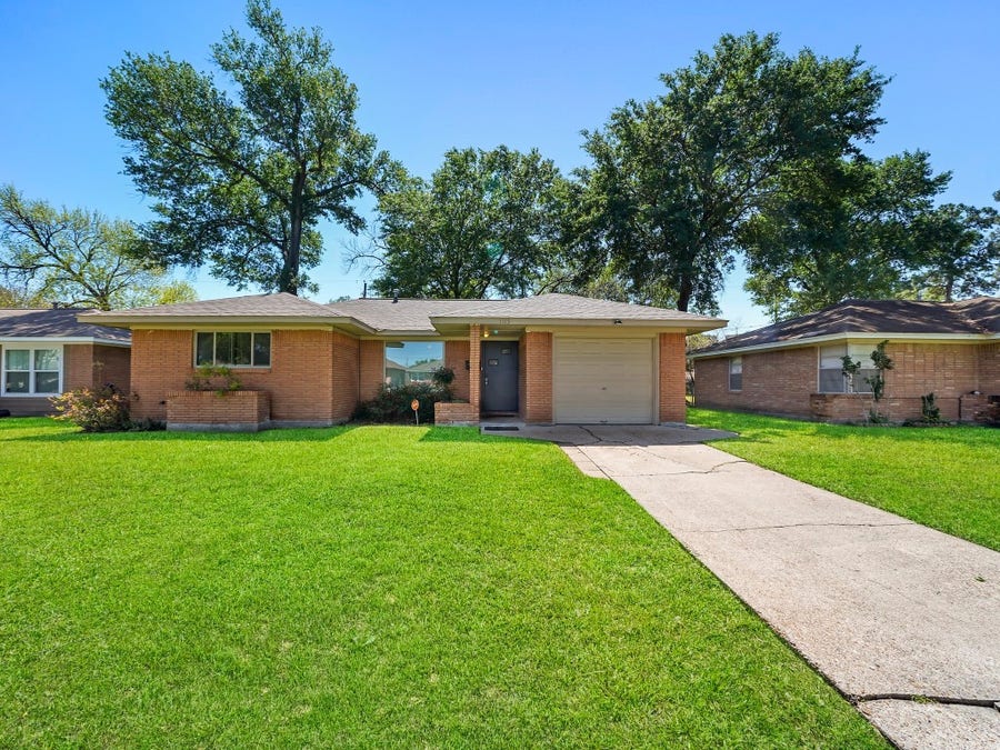 Property photo for 1115 W 31st Street, Houston, TX