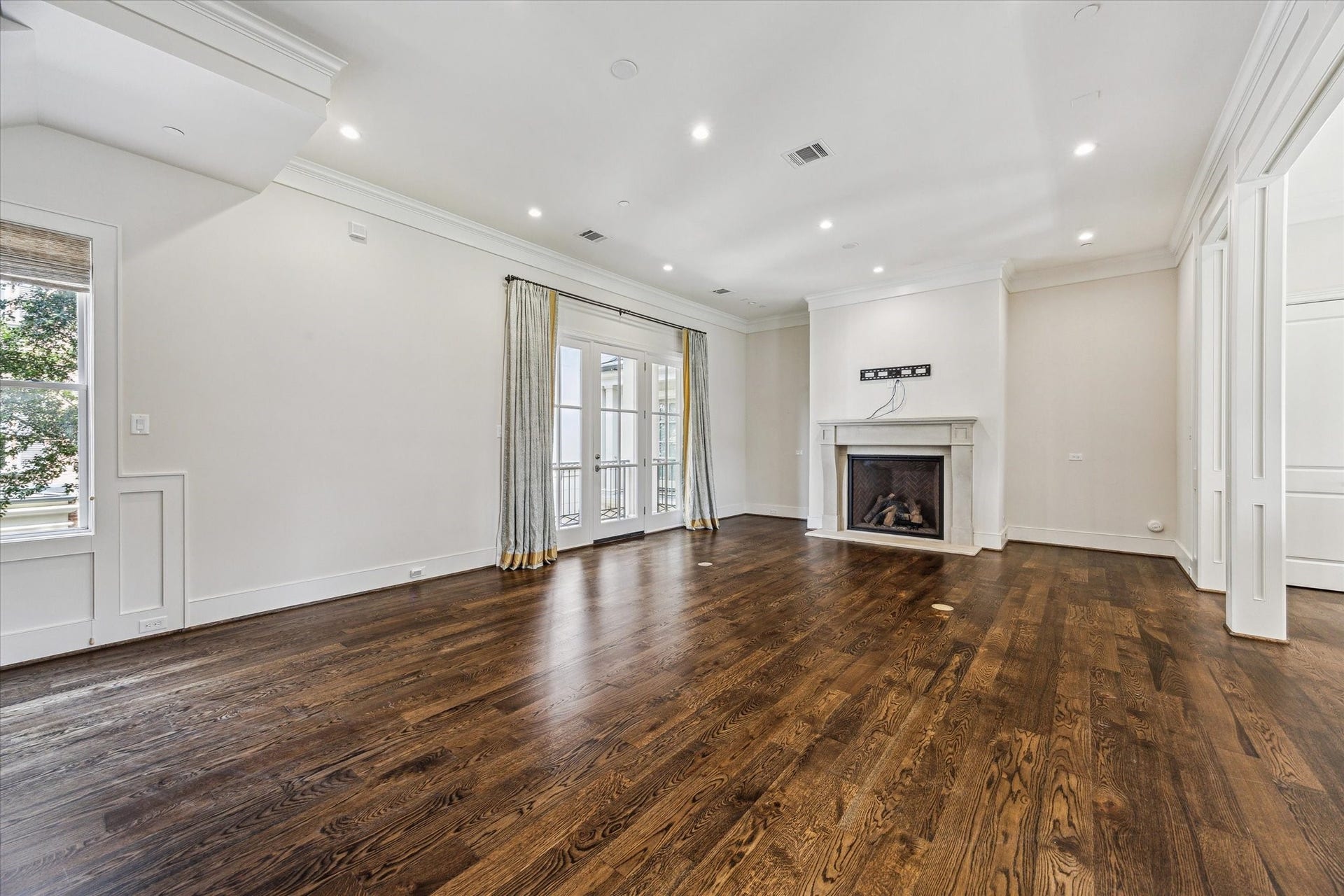 2413 Mimosa Drive, Houston, TX 77019 The scale really comes into focus. French doors draw the eye toward the balcony, the fireplace gives the room a natural center, and uninterrupted stretches of wall leave plenty of freedom for art and furniture.