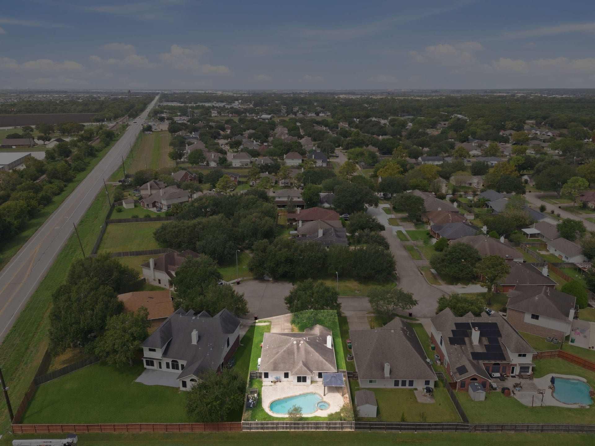 Cul-de-sac positioning and an advantageous boundary with no immediate rear neighbors showcase the outstanding investment potential of this one-story property. A highlighted footprint details the expansive swimming pool, detached storage shed, and convenient neighborhood layout.