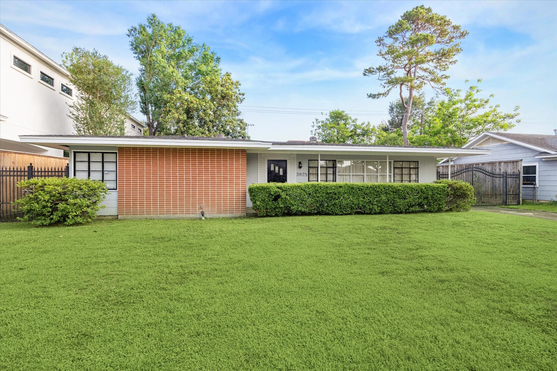 3825 Gramercy Street, Houston, TX 77025 Nice home in great location...close to the Medical Center, Galleria, Greenway Plaza and Downtown,