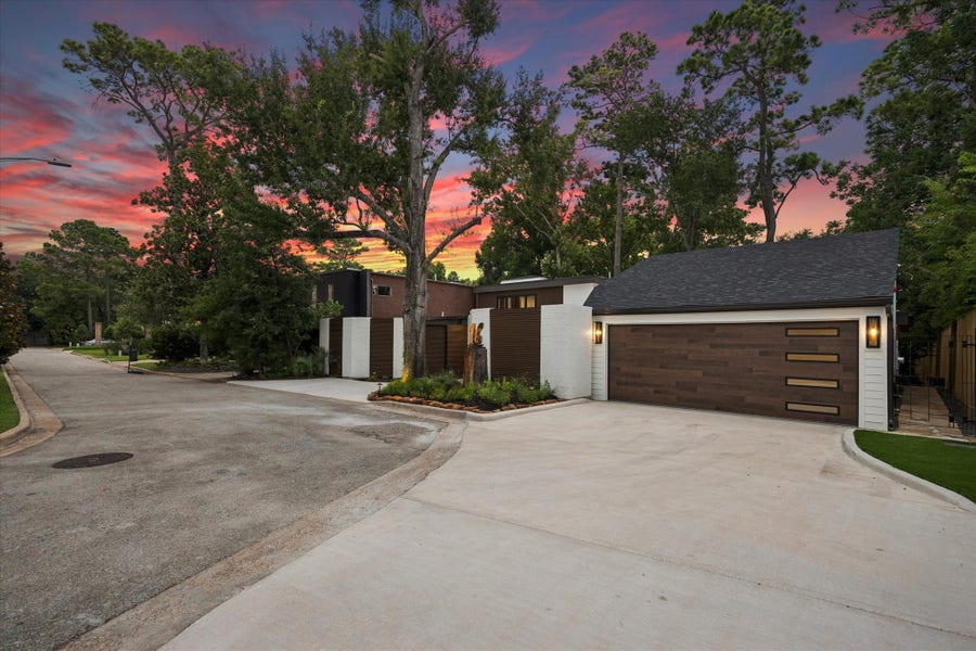 Property photo for 16 Pine Creek Lane, Houston, TX