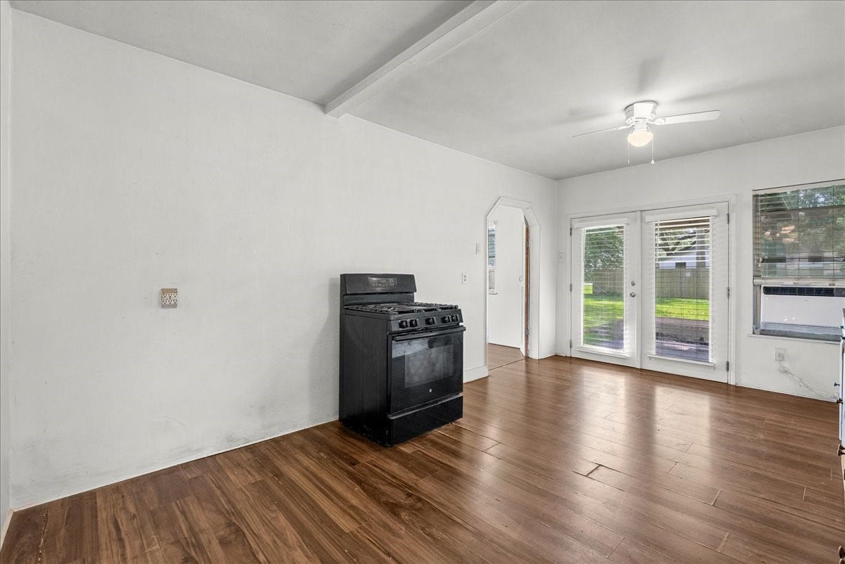 12101 23rd Street, Santa Fe, TX 77510 12101 23rd Street, Santa Fe, TX 77510