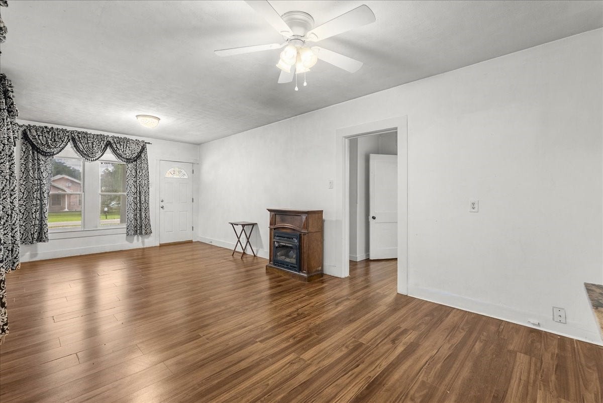 12101 23rd Street, Santa Fe, TX 77510 12101 23rd Street, Santa Fe, TX 77510