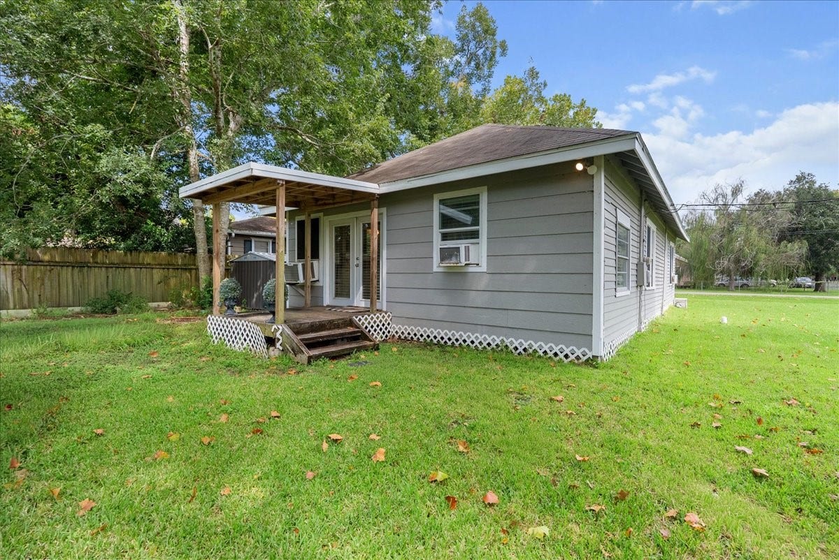 12101 23rd Street, Santa Fe, TX 77510 12101 23rd Street, Santa Fe, TX 77510