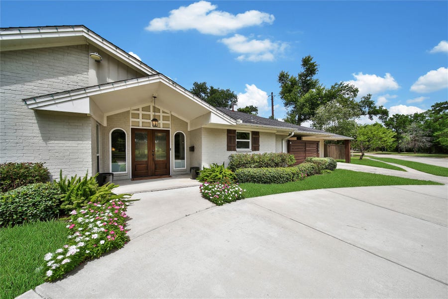 Property photo for 1503 W T C Jester Boulevard, Houston, TX