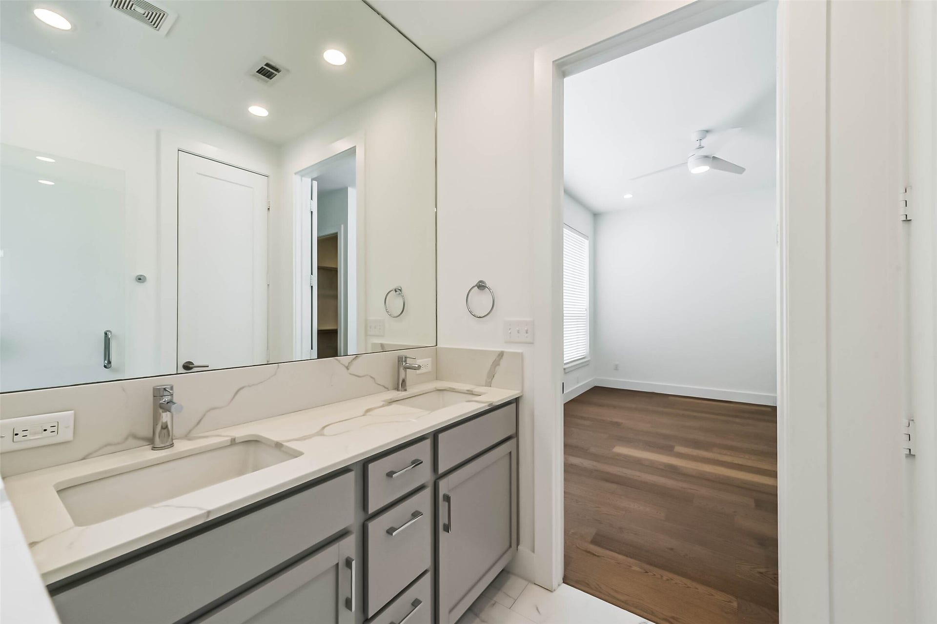 2408 Emancipation Avenue, #A, Houston, TX 77004 Primary Bathroom Vanity