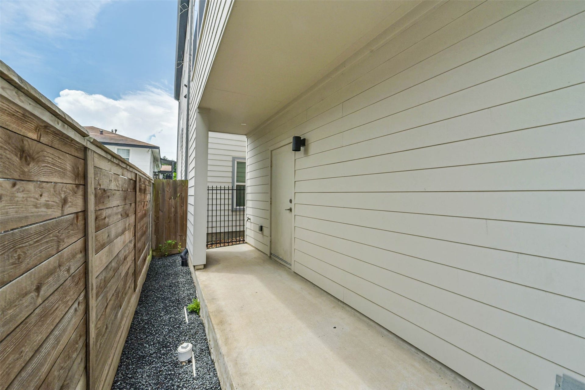 2408 Emancipation Avenue, #A, Houston, TX 77004 Covered Patio