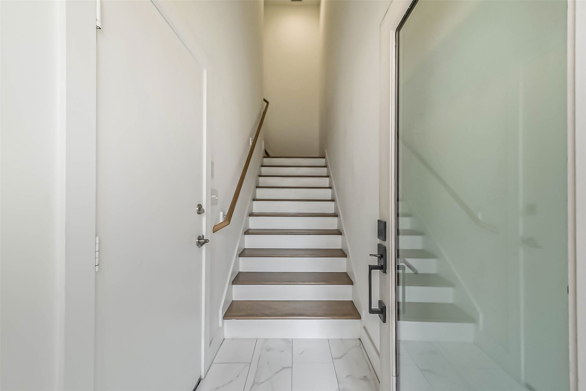 2408 Emancipation Avenue, #A, Houston, TX 77004 Entry Staircase
