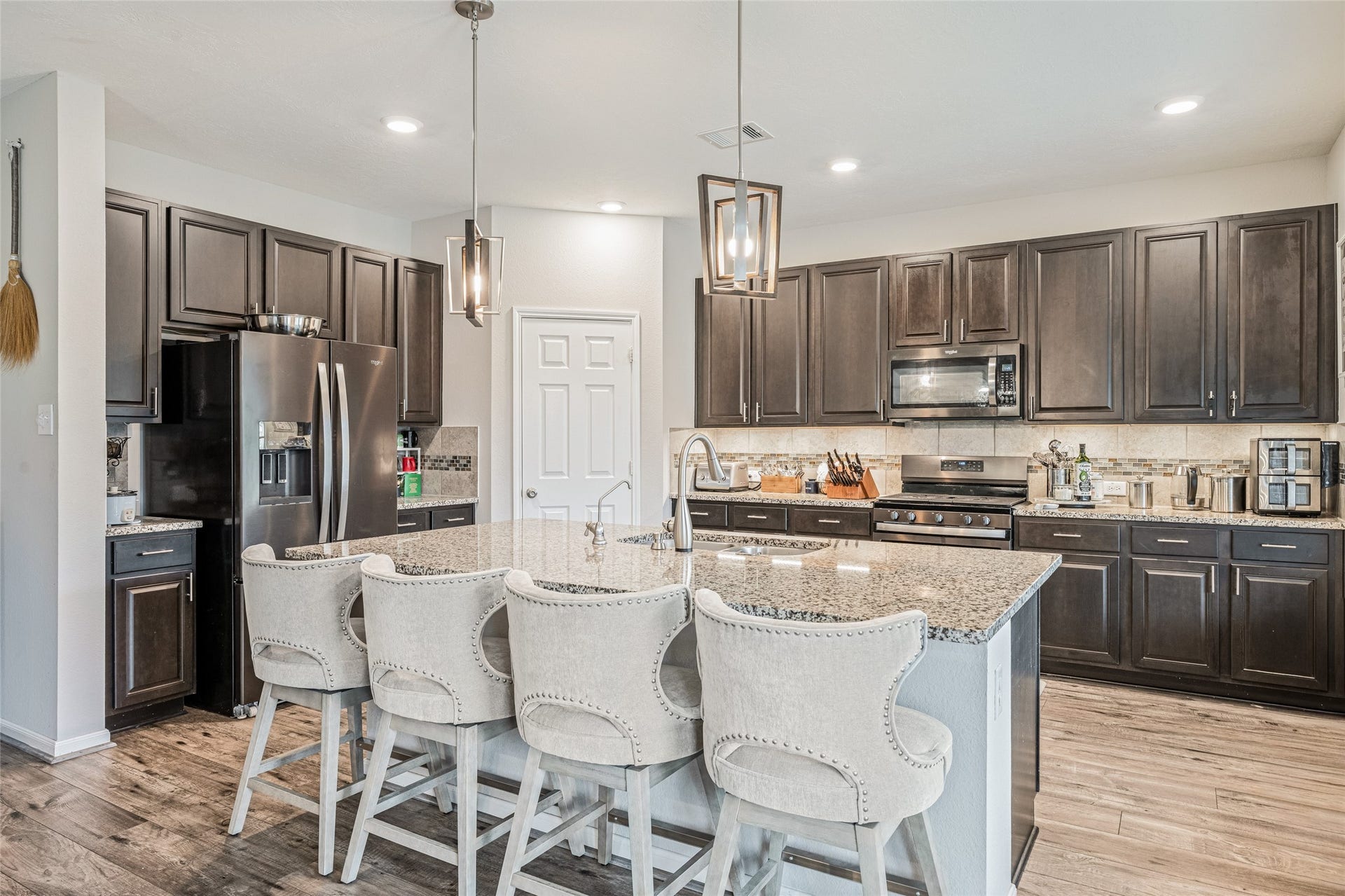 3806 Belmore Lane, Pearland, TX 77584 Cooking, serving, and entertaining are easy in your spacious kitchen, with generous granite counters, extensive cabinetry, stainless appliances, and an island large enough for everyone to pull up a seat.