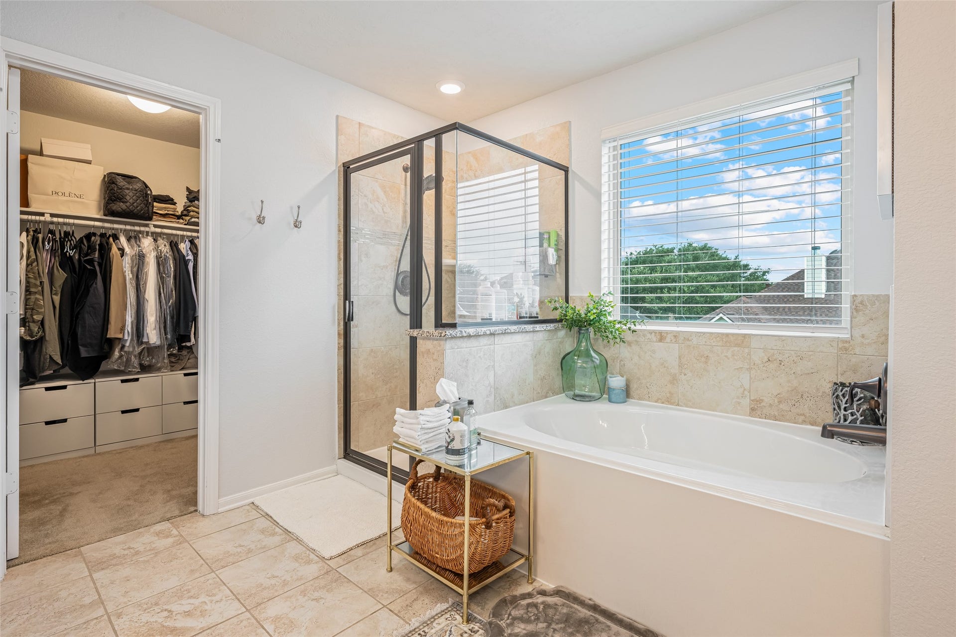 3806 Belmore Lane, Pearland, TX 77584 Start and end your day in a spacious primary bath featuring a soaking tub, separate glass-enclosed shower, and convenient access to the walk-in closet.