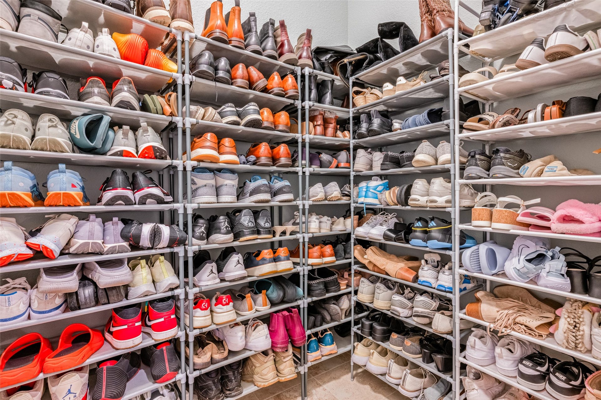 3806 Belmore Lane, Pearland, TX 77584 Keep every pair neatly within reach in this dedicated shoe closet with extensive shelving for an impressively organized collection.