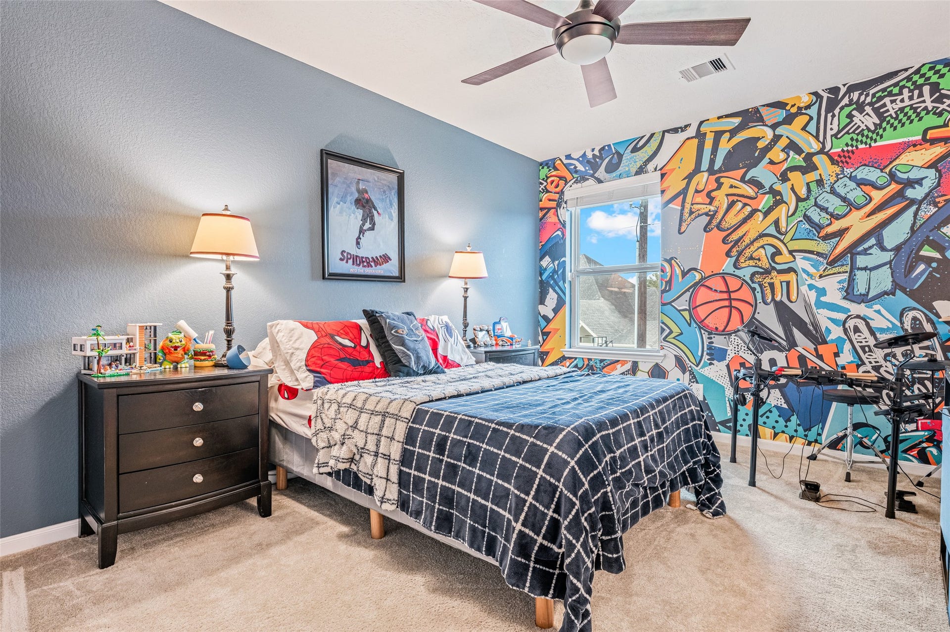 3806 Belmore Lane, Pearland, TX 77584 Make this spacious bedroom your own, with plenty of room for sleeping, hobbies, and favorite activities.