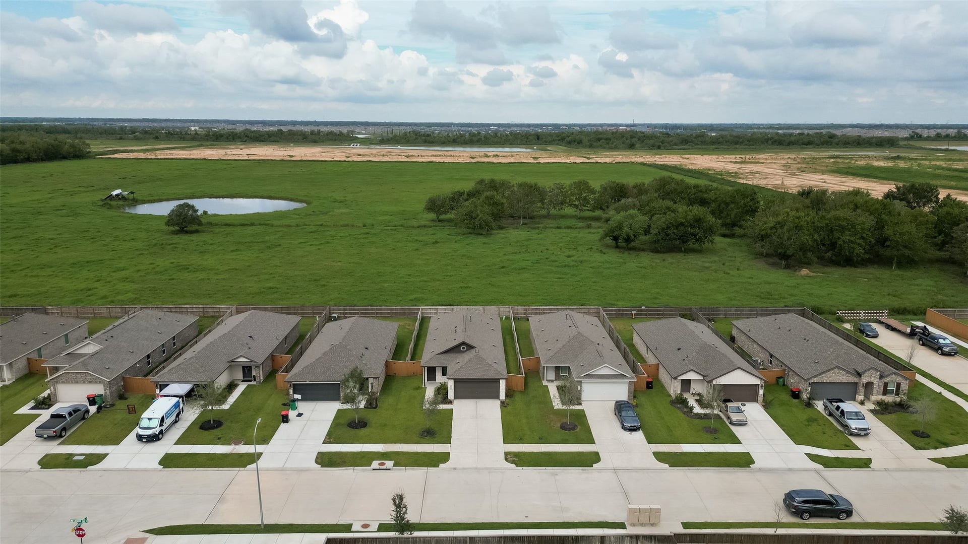 7814 Lavender Jade Drive, Rosharon, TX 77583 aerial of the greenspace