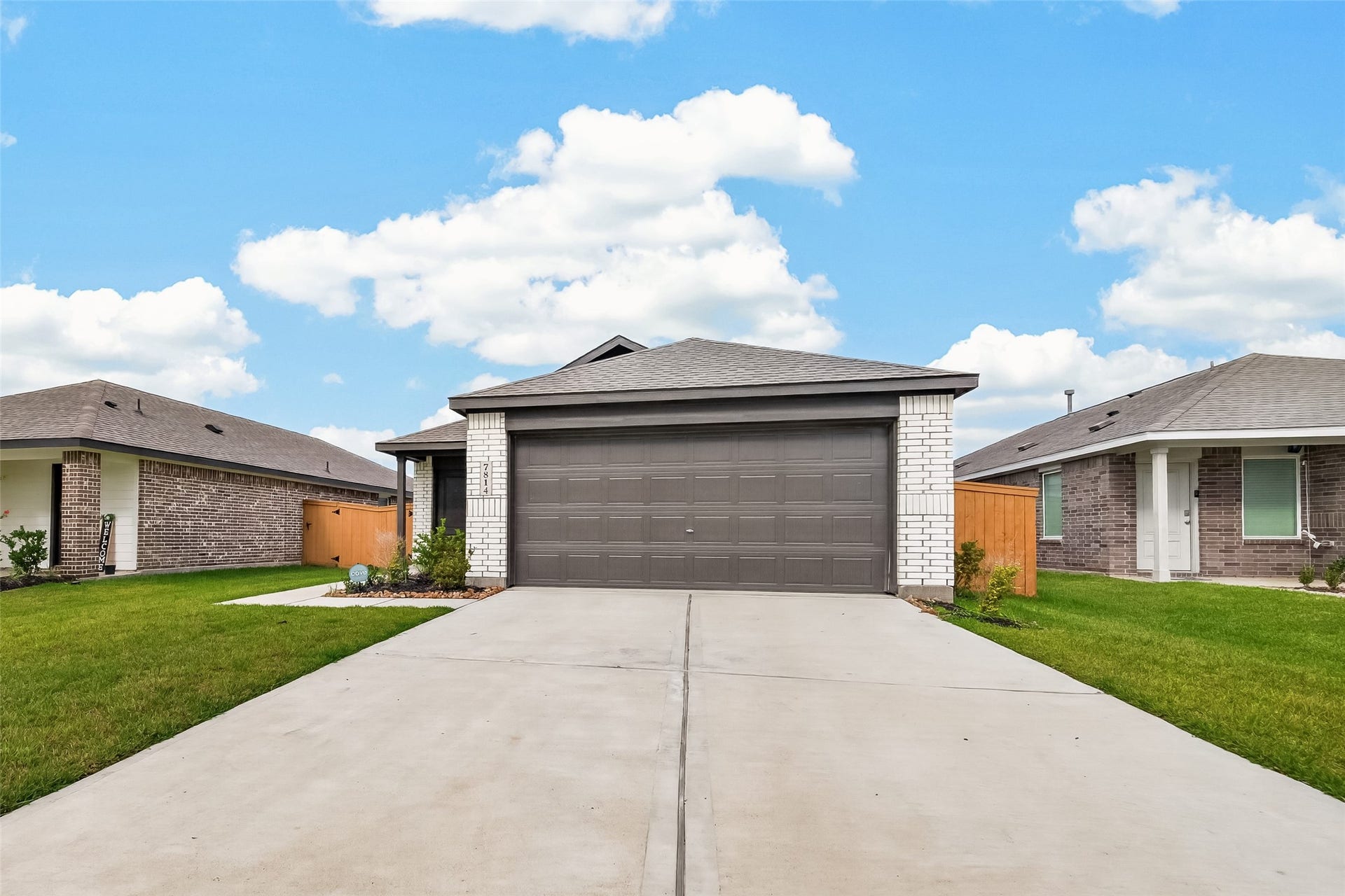 7814 Lavender Jade Drive, Rosharon, TX 77583 This home features a double-wide driveway providing ample parking space, in addition to an attached two-car garage.