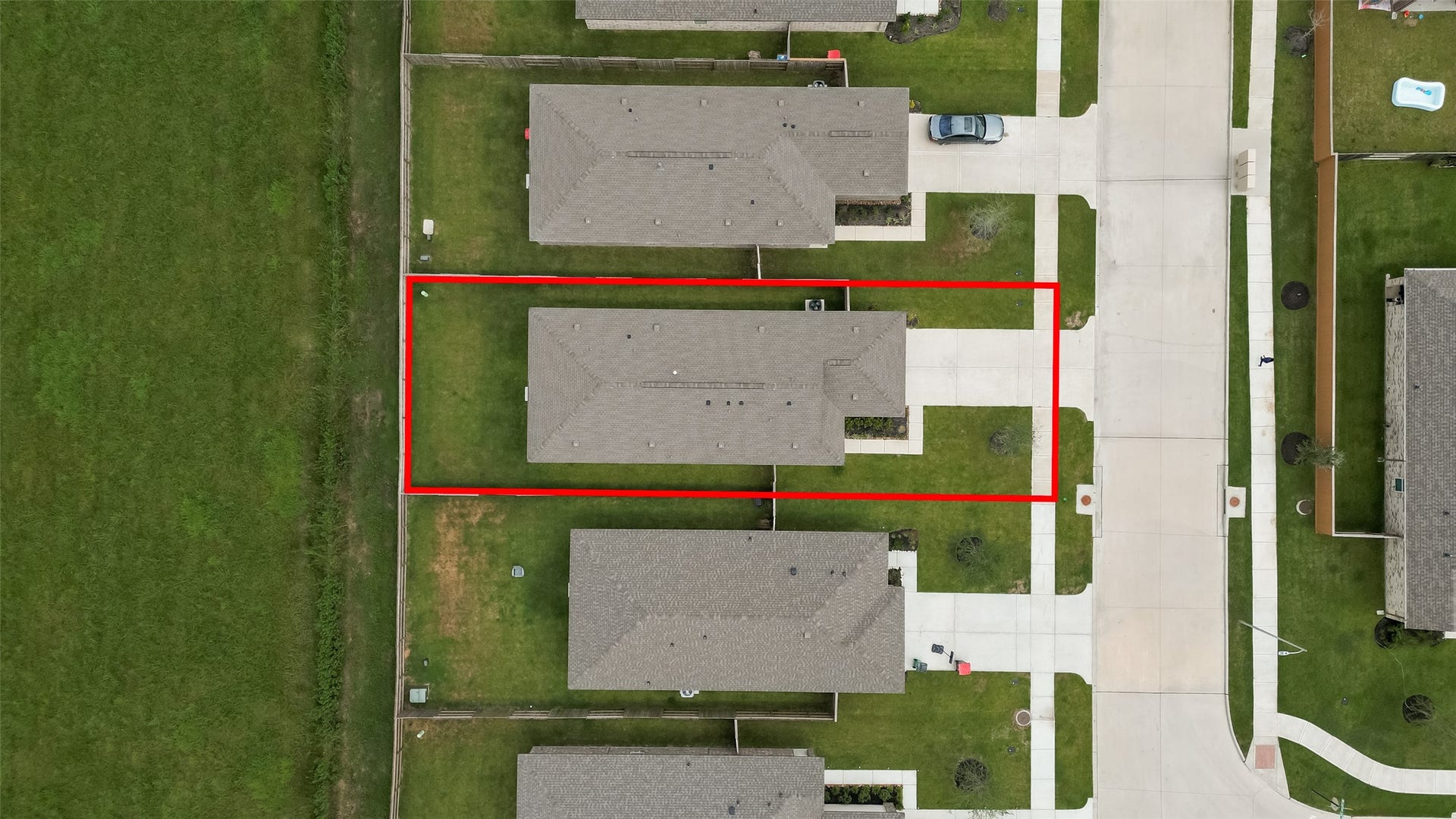 7814 Lavender Jade Drive, Rosharon, TX 77583 This new home offers ample space to grow and enjoy the outdoors, awaiting its new owners.