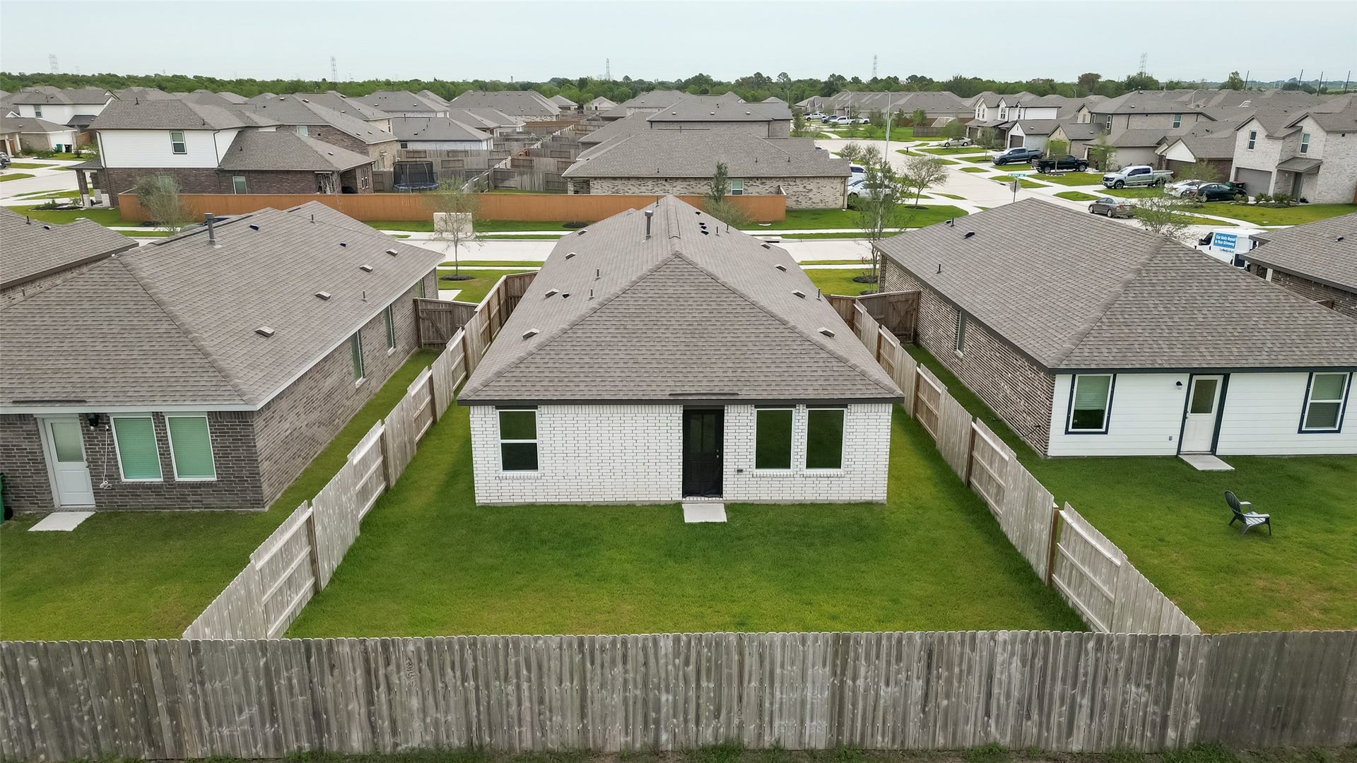 7814 Lavender Jade Drive, Rosharon, TX 77583 This aerial photograph highlights the surrounding neighborhood and adjacent properties.