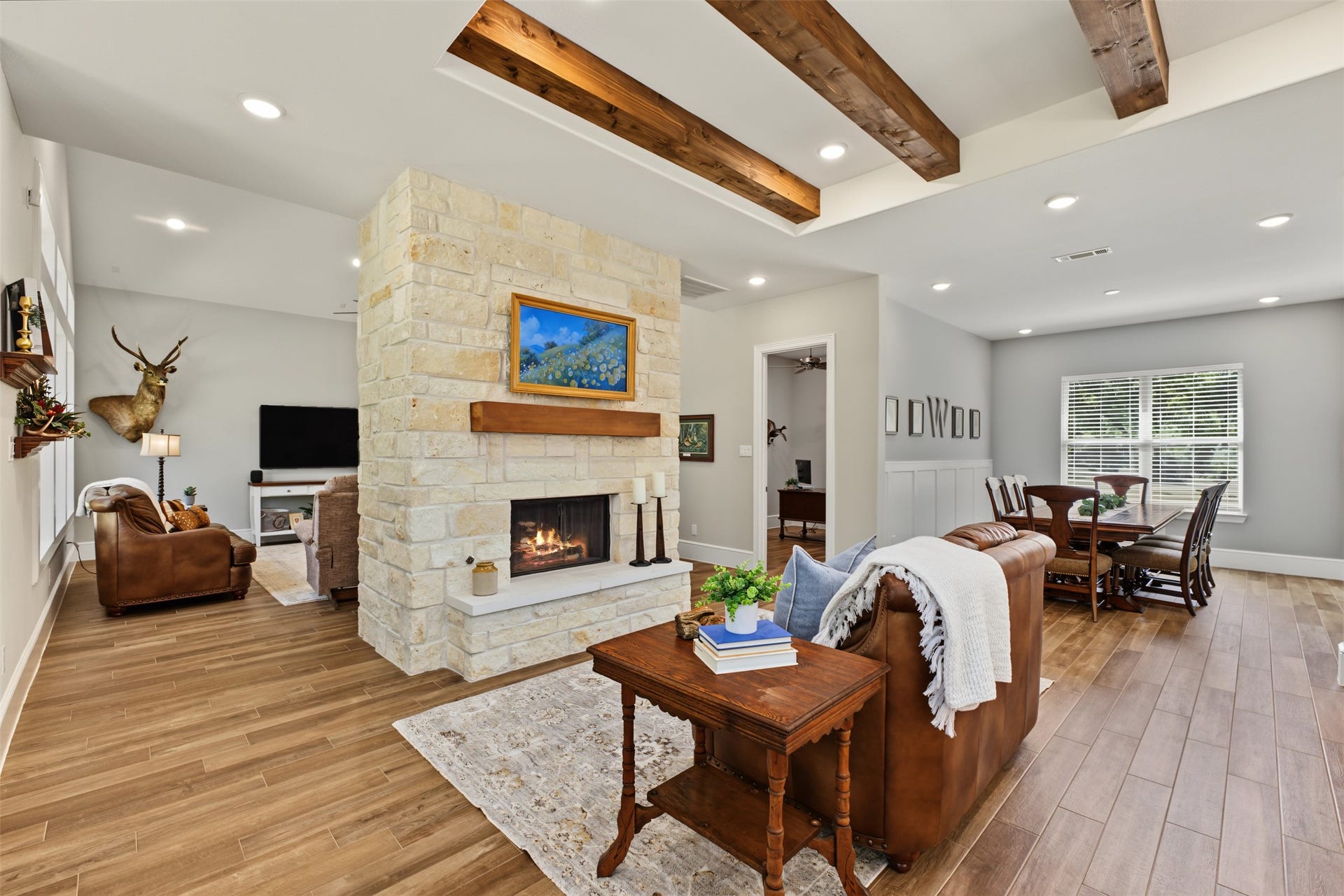 501 Corsair Court, Montgomery, TX 77316 Keeping room ceiling is lined with cedar wrapped beams and allows for conversation while preparing meals.