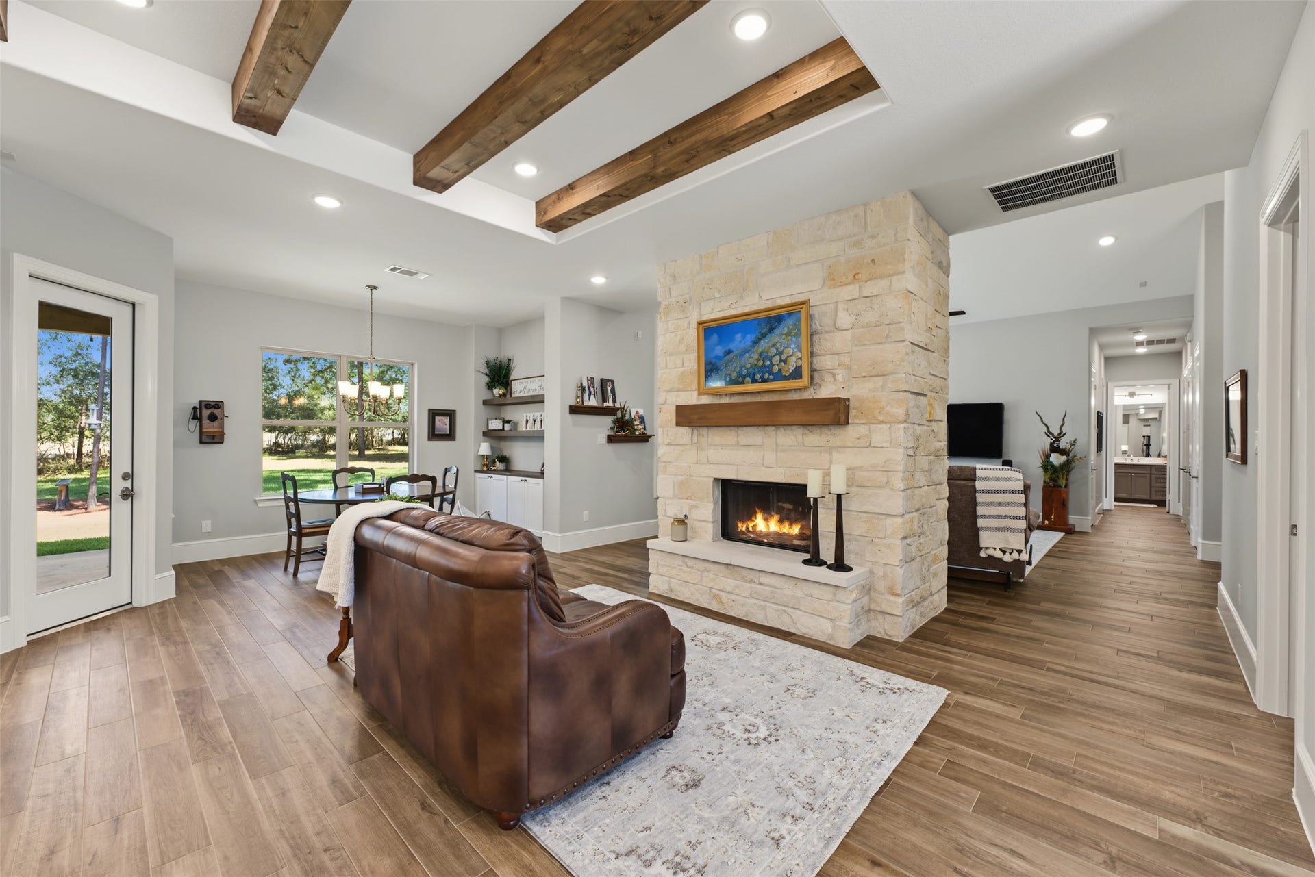 501 Corsair Court, Montgomery, TX 77316 Keeping room ceiling is lined with cedar wrapped beams and allows for conversation while preparing meals.