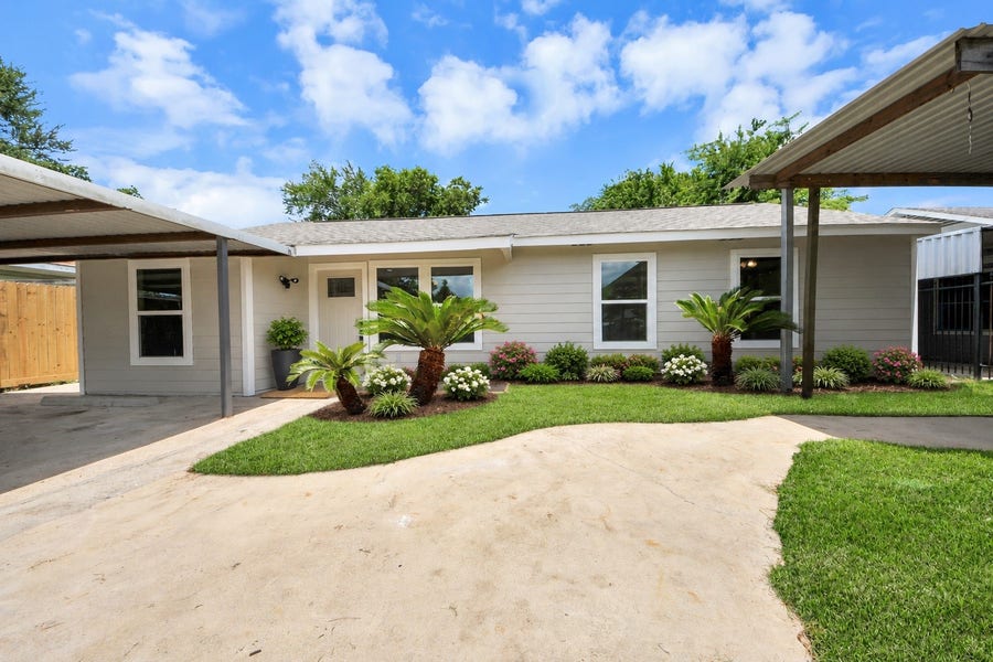 Property photo for 5111 Willow Glen Drive, Houston, TX