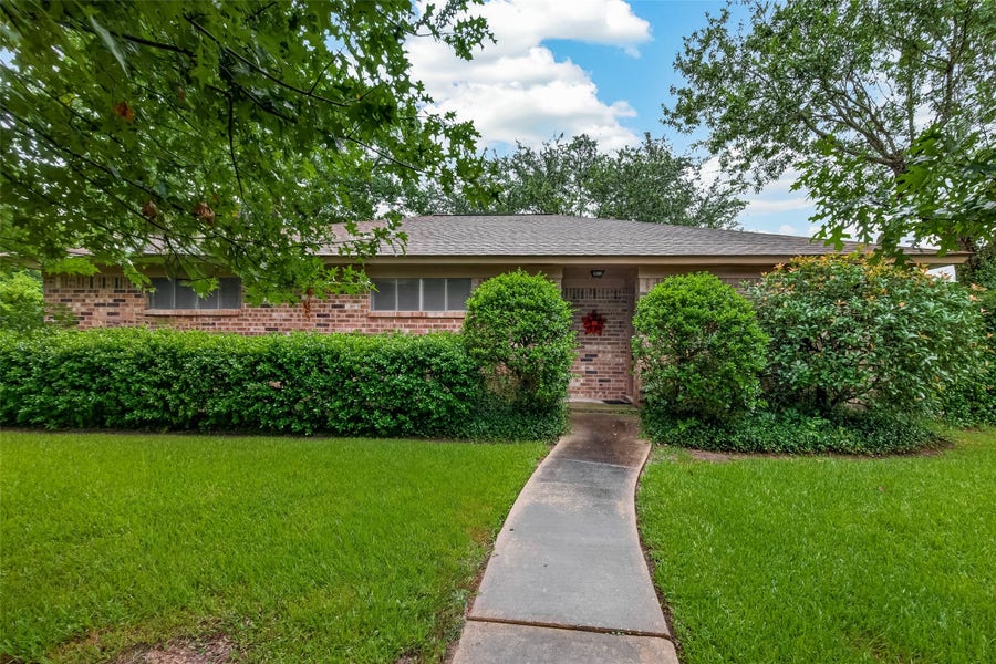 Property photo for 605 Julie Lane, Highlands, TX
