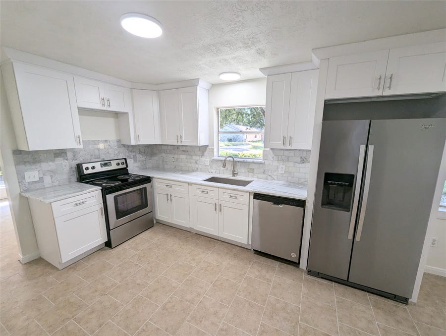 Property photo for 809 Glen Hollow Drive, Conroe, TX