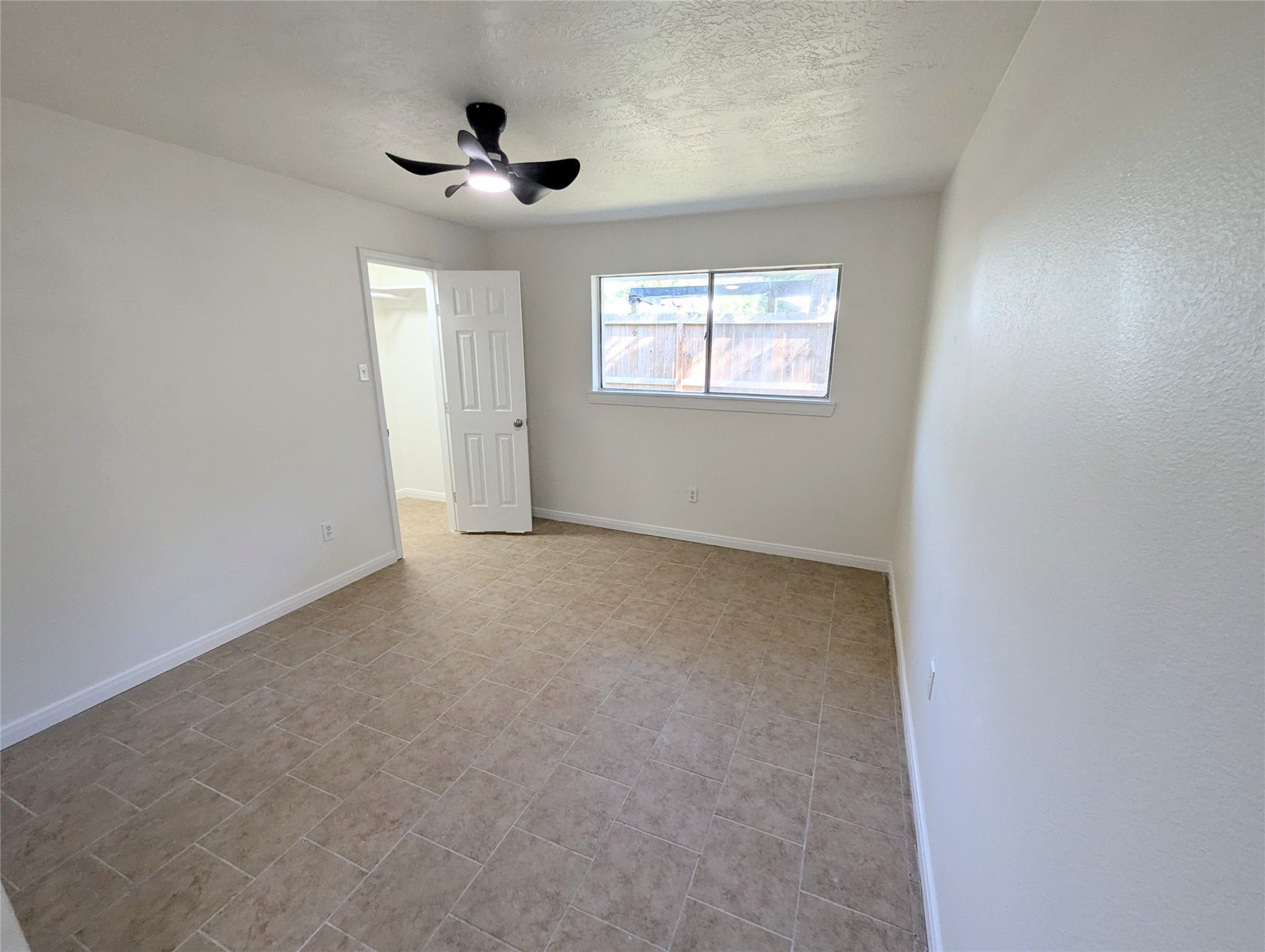 809 Glen Hollow Drive, Conroe, TX 77385