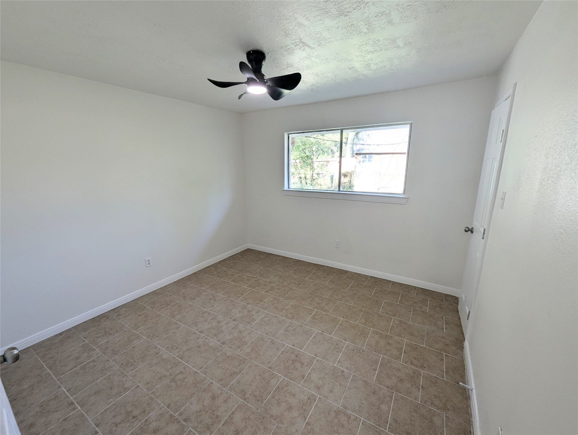 809 Glen Hollow Drive, Conroe, TX 77385