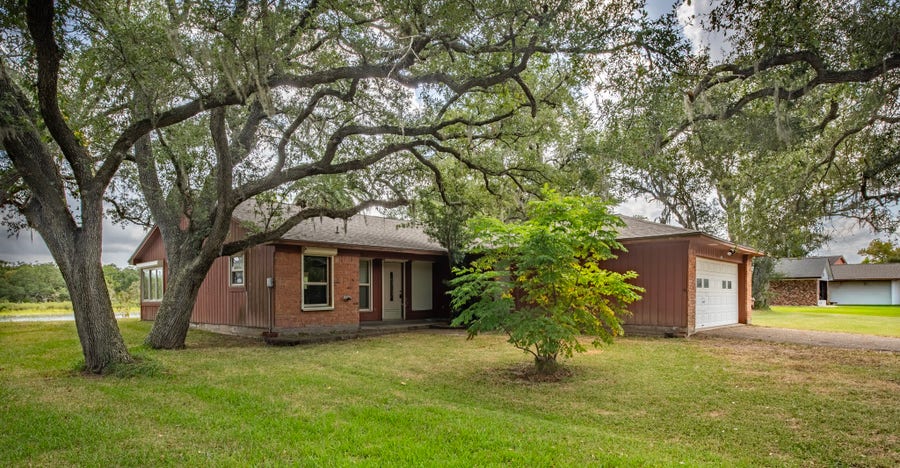 Property photo for 4611 Rio Drive, Brazoria, TX
