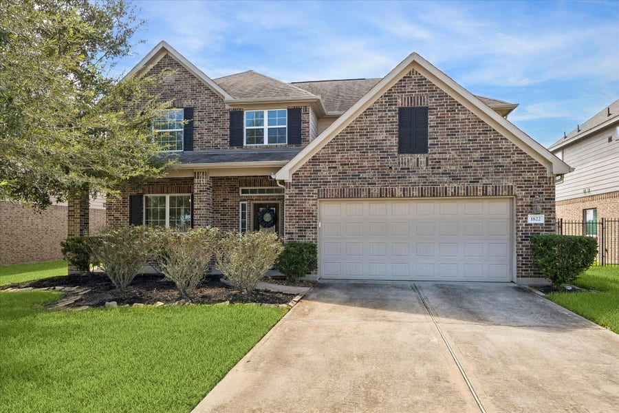 Property photo for 1822 Luminous Waters Lane, Rosharon, TX