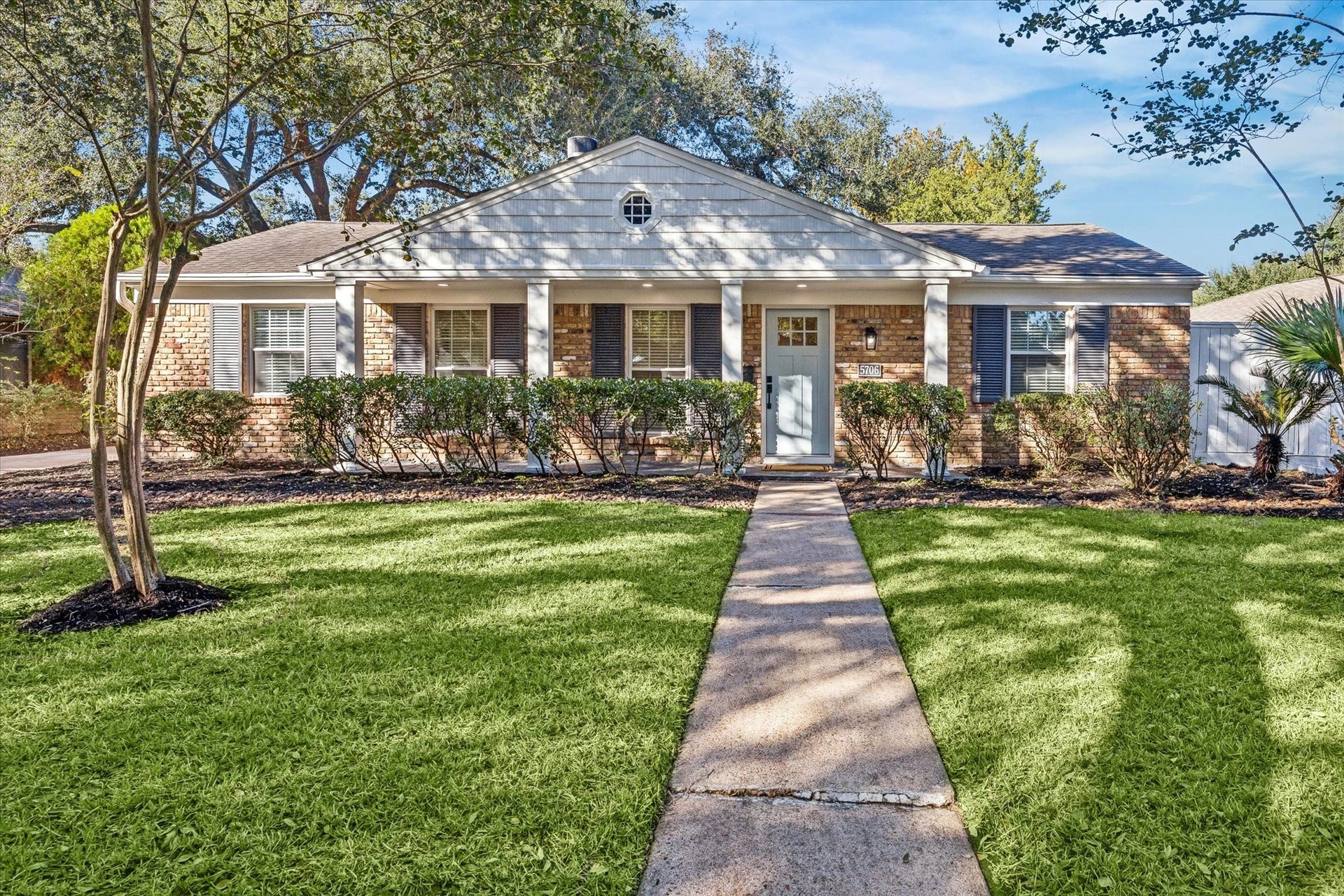 5706 Capello Drive, Houston, TX 77035 Welcome to 5706 Capello Drive. Mature landscaping and beautiful large Oak trees located in front and backyard.