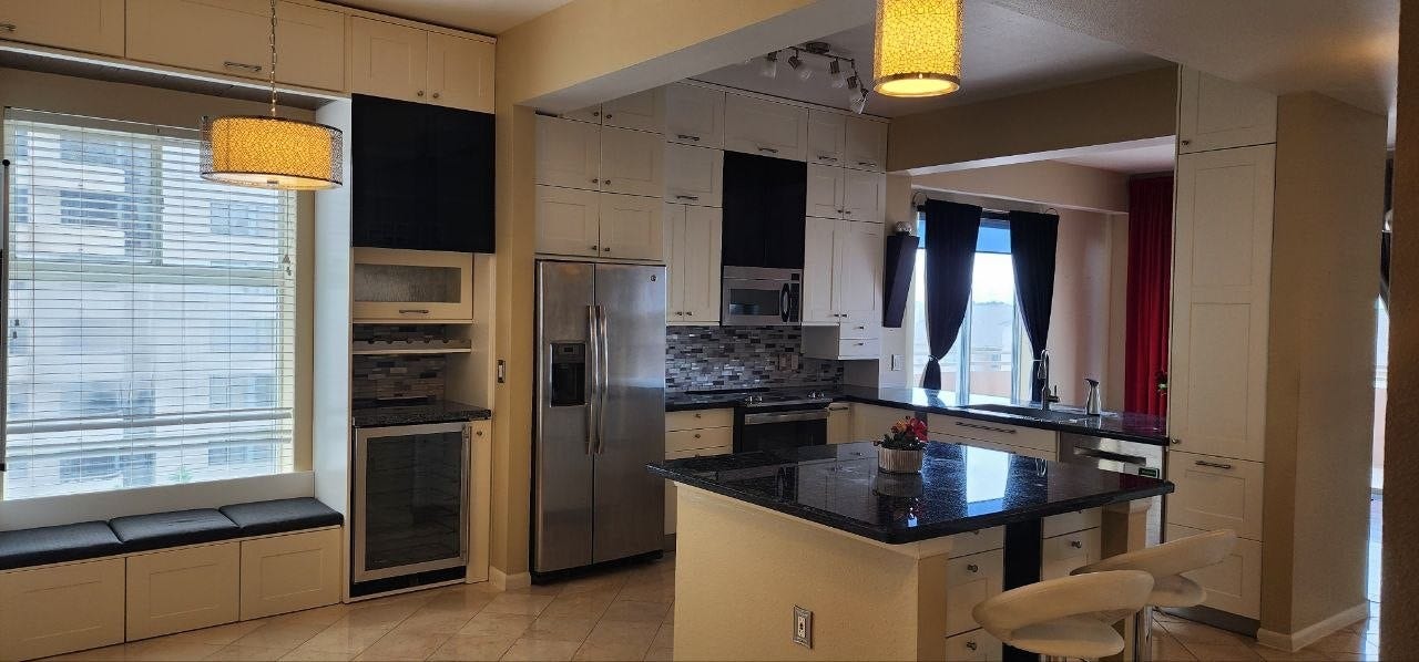 3505 Sage Road, #502, Houston, TX 77056 Kitchen
