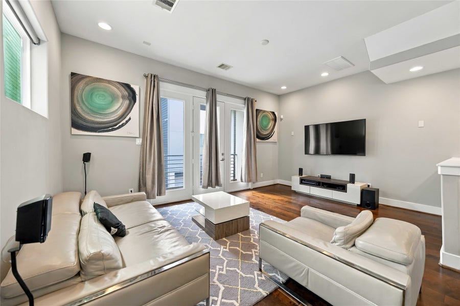 Property photo for 613 Bayou Street, Houston, TX