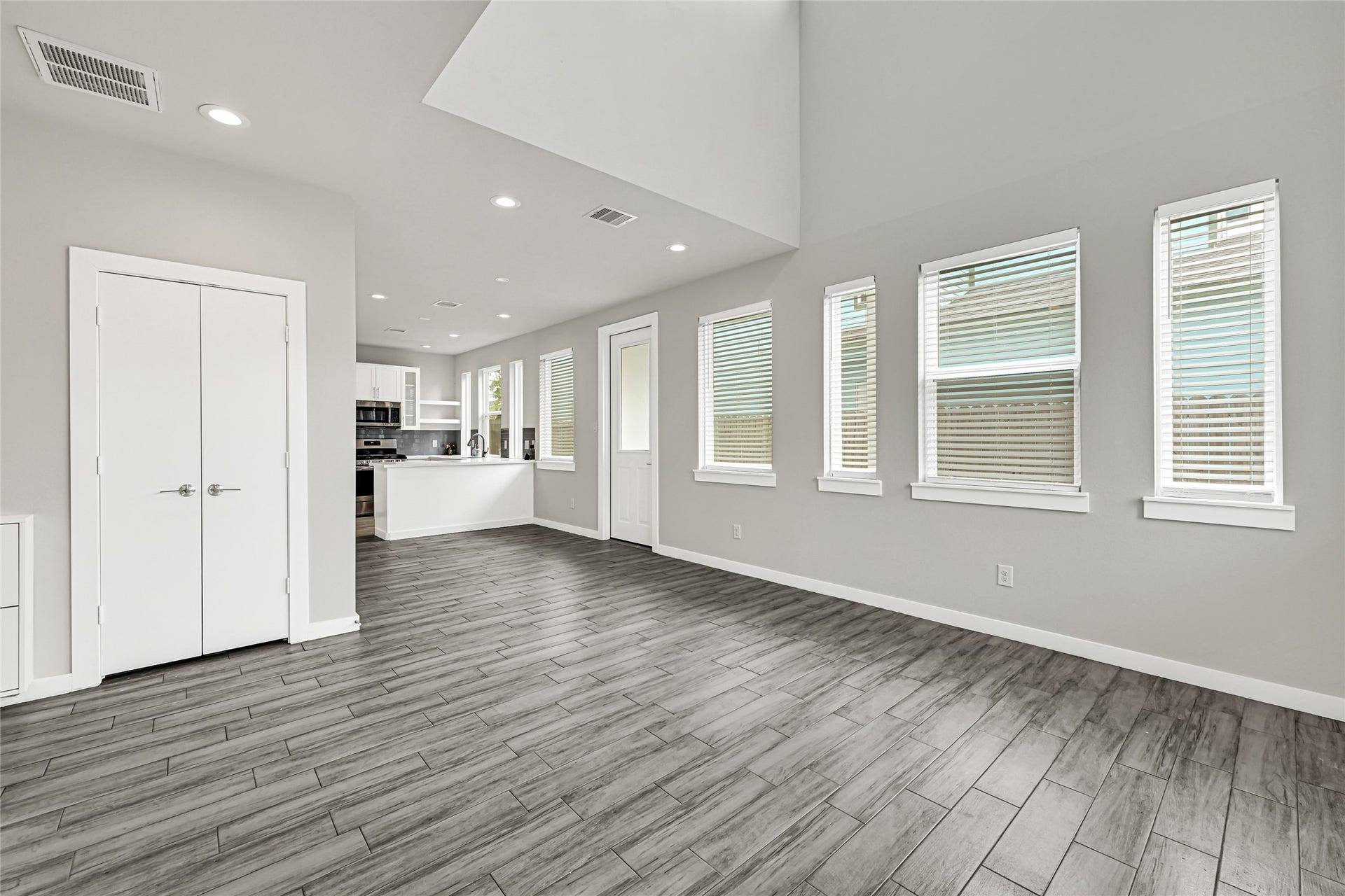 9431 Jutland Road, Houston, TX 77033 9431 Jutland Road, Houston, TX 77033