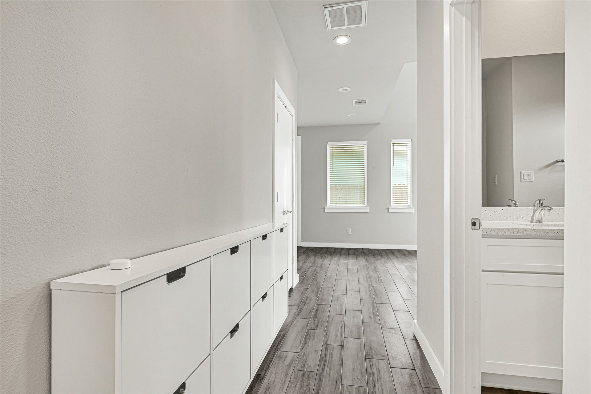 9431 Jutland Road, Houston, TX 77033 9431 Jutland Road, Houston, TX 77033