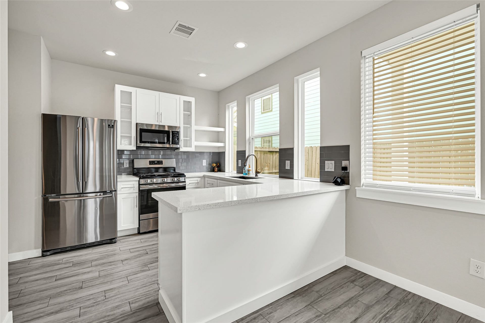 9431 Jutland Road, Houston, TX 77033 9431 Jutland Road, Houston, TX 77033