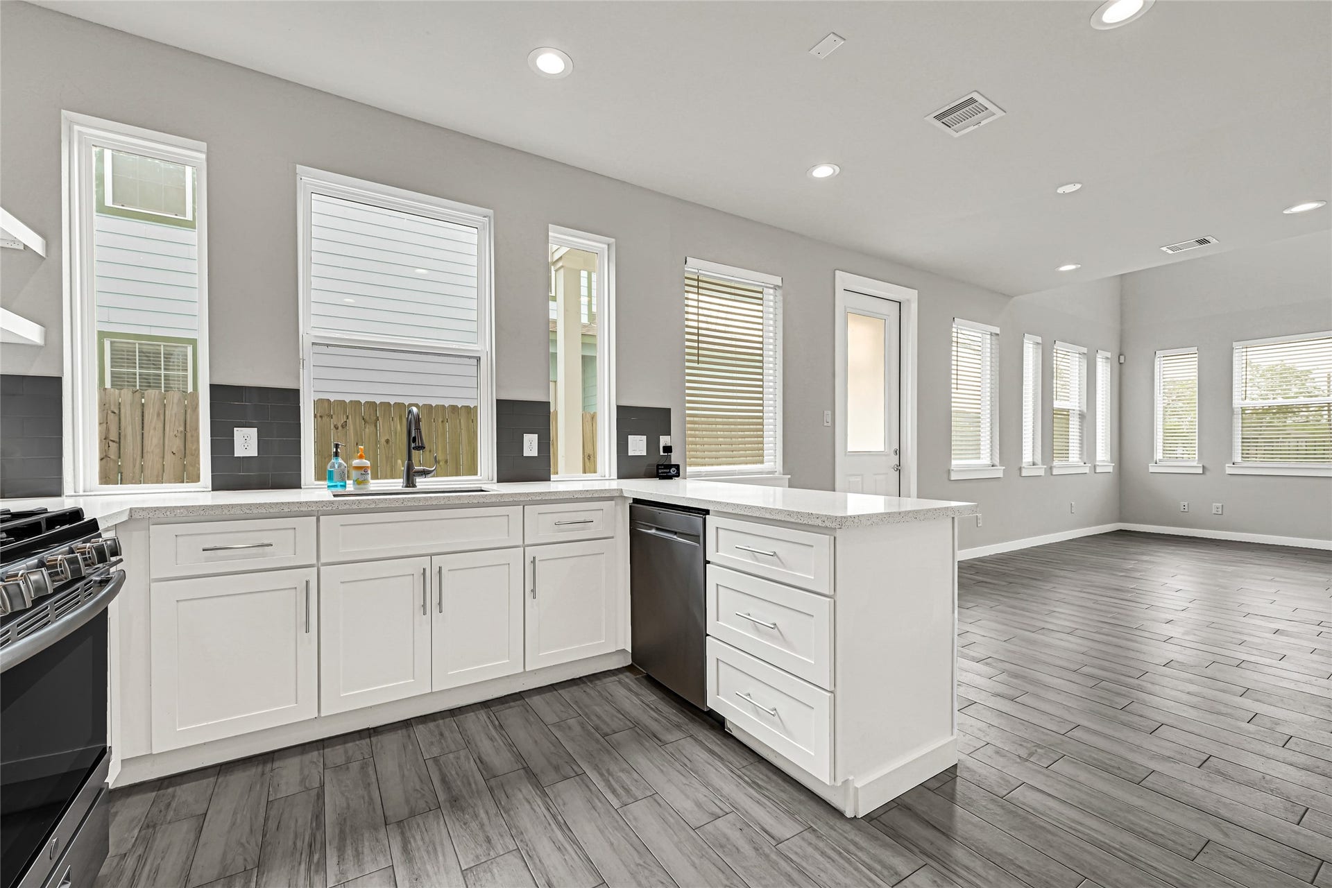 9431 Jutland Road, Houston, TX 77033 9431 Jutland Road, Houston, TX 77033