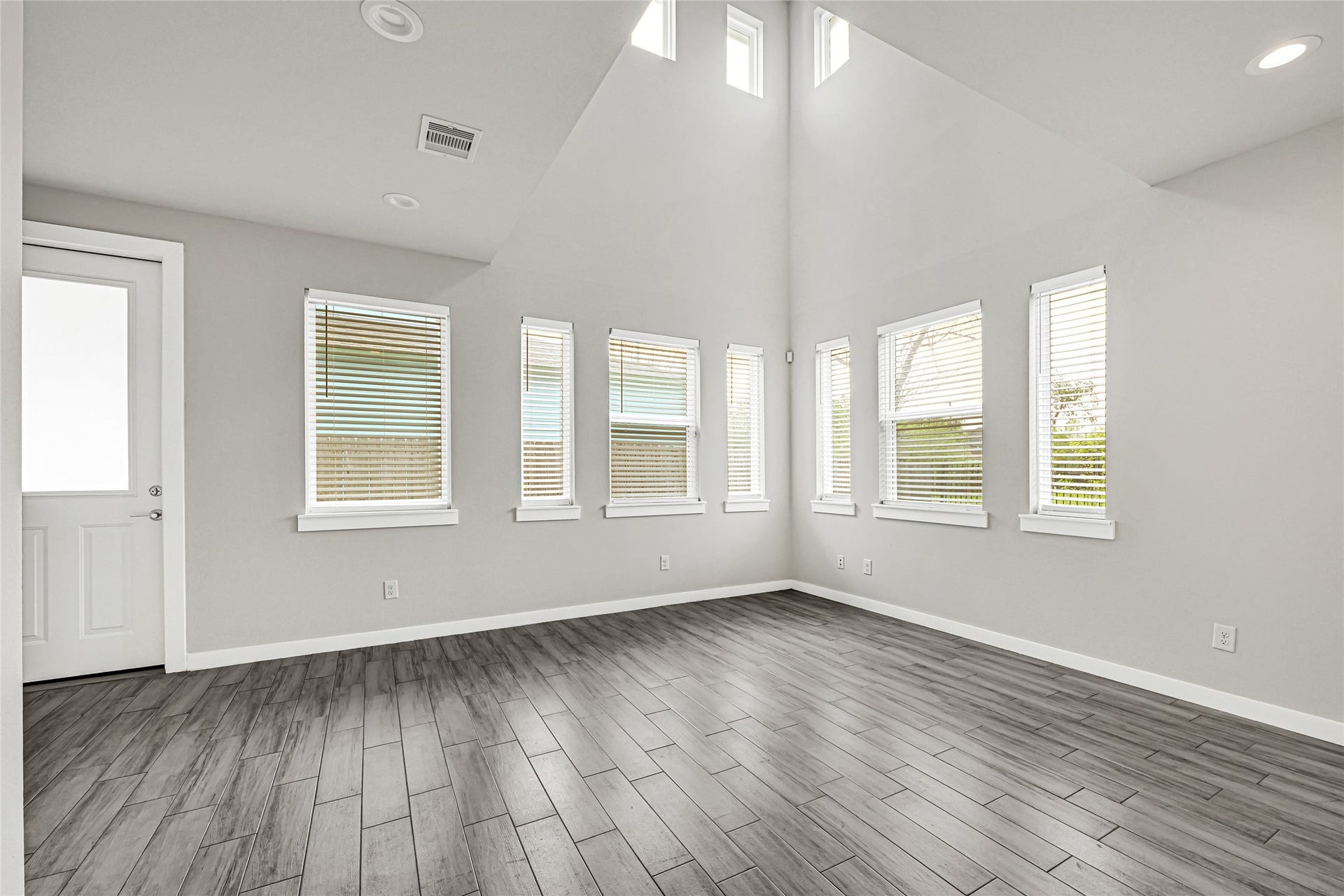 9431 Jutland Road, Houston, TX 77033 9431 Jutland Road, Houston, TX 77033