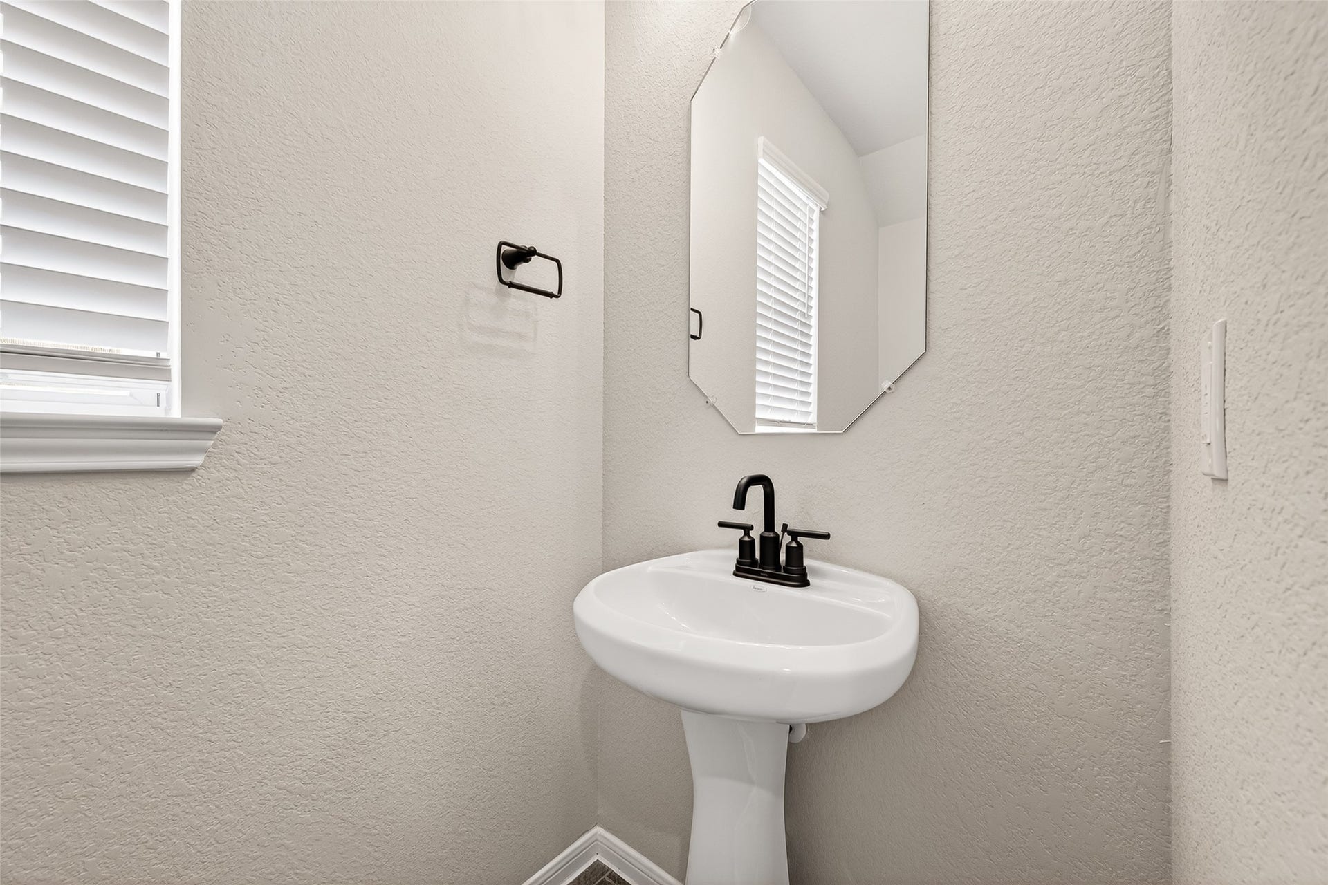 312 Stone Placa, Brookshire, TX 77423