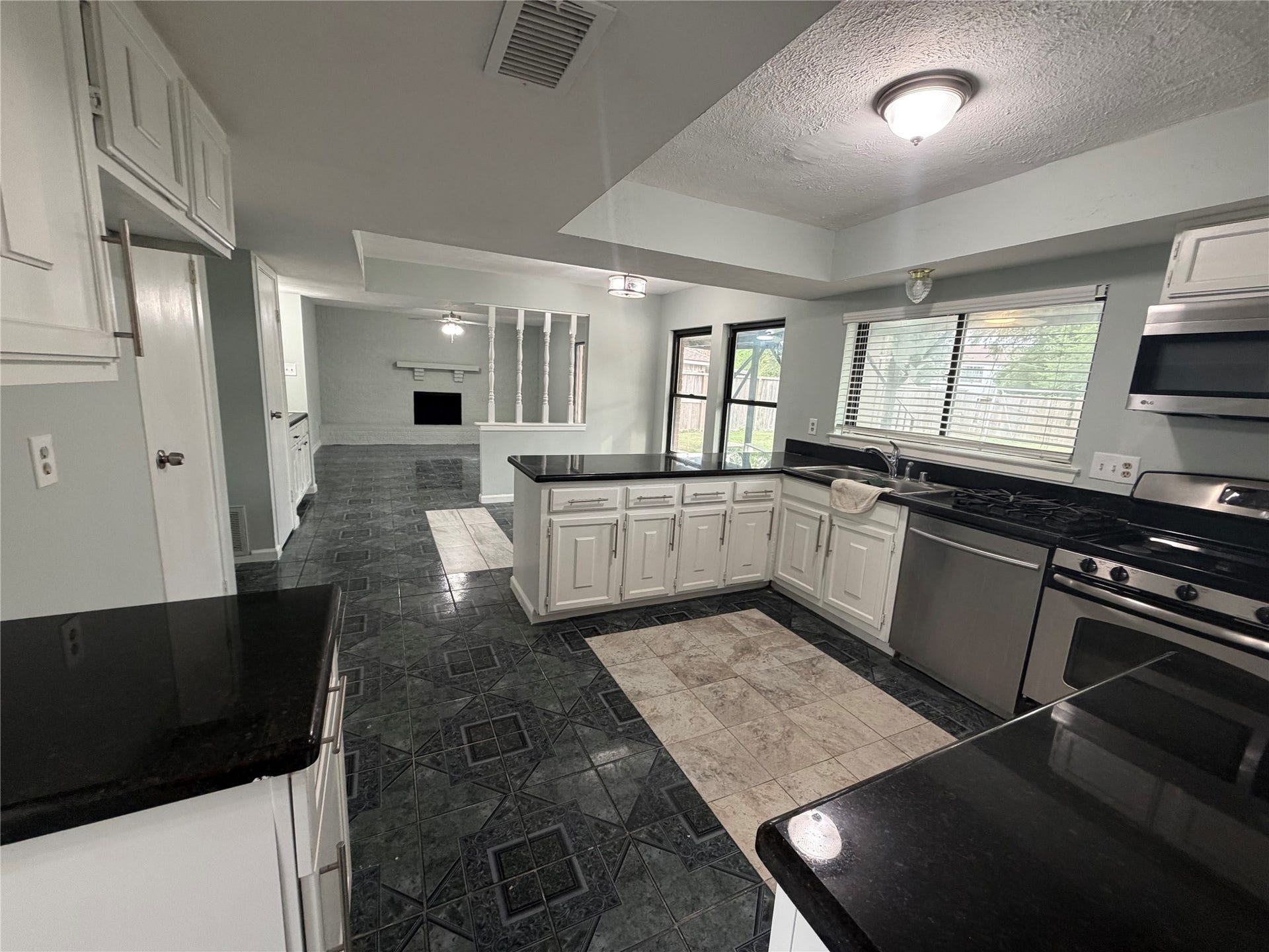 2611 W Greens Road, Houston, TX 77067 2611 W Greens Road, Houston, TX 77067