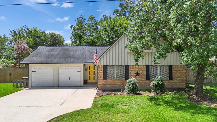 Property photo for 405 Billie Bess Lane, Conroe, TX