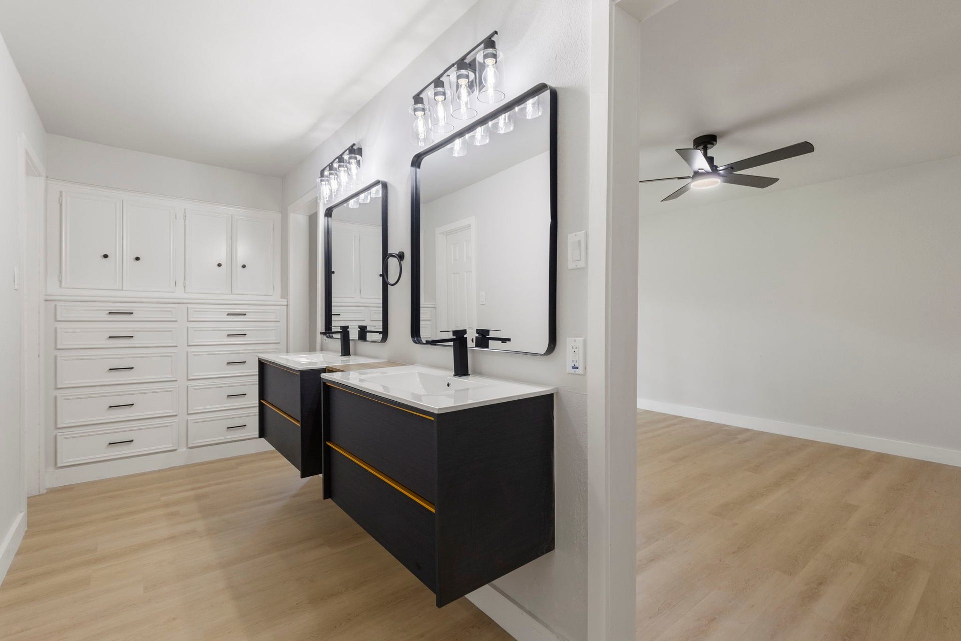 Primary en-suite bath