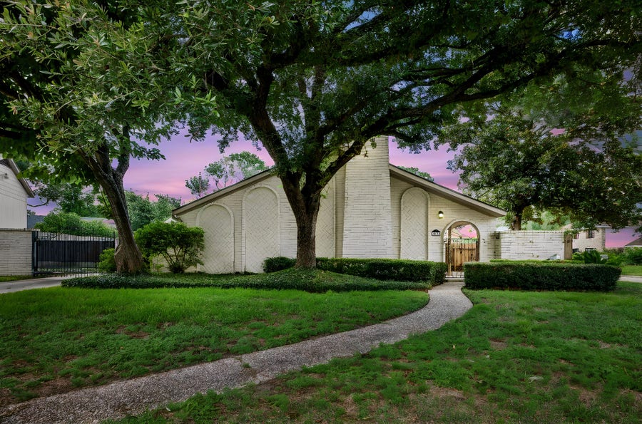 Property photo for 2227 Parana Drive, Houston, TX