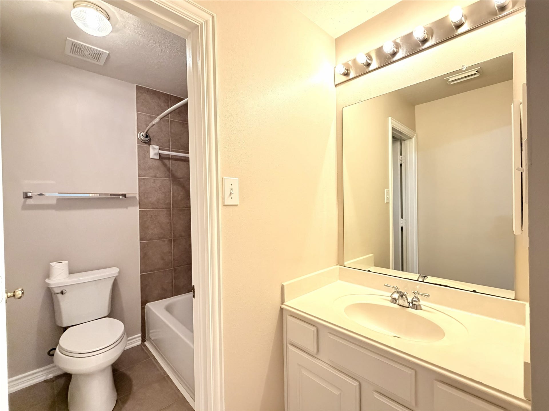 3043 Fallbrook Drive, Pearland, TX 77584 3043 Fallbrook Drive, Pearland, TX 77584