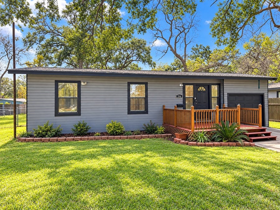 Property photo for 206 Camellia Street, Lake Jackson, TX