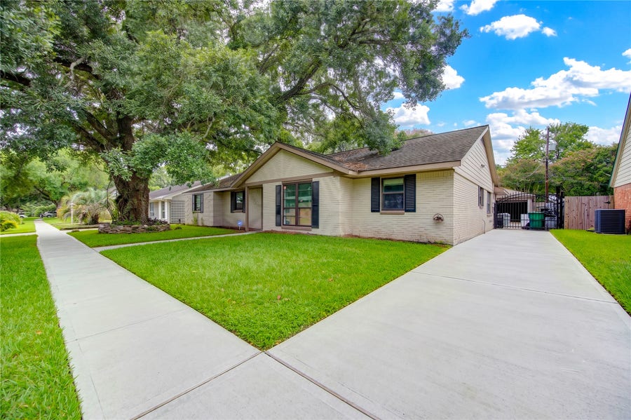 Property photo for 2117 Willow Wisp Drive, Seabrook, TX
