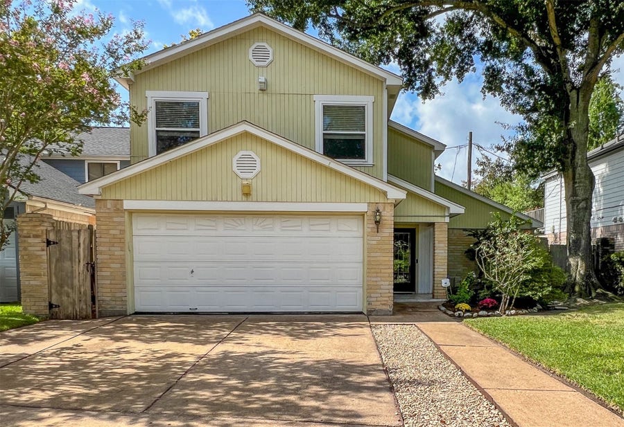 Property photo for 9807 Oak Point Drive, Houston, TX