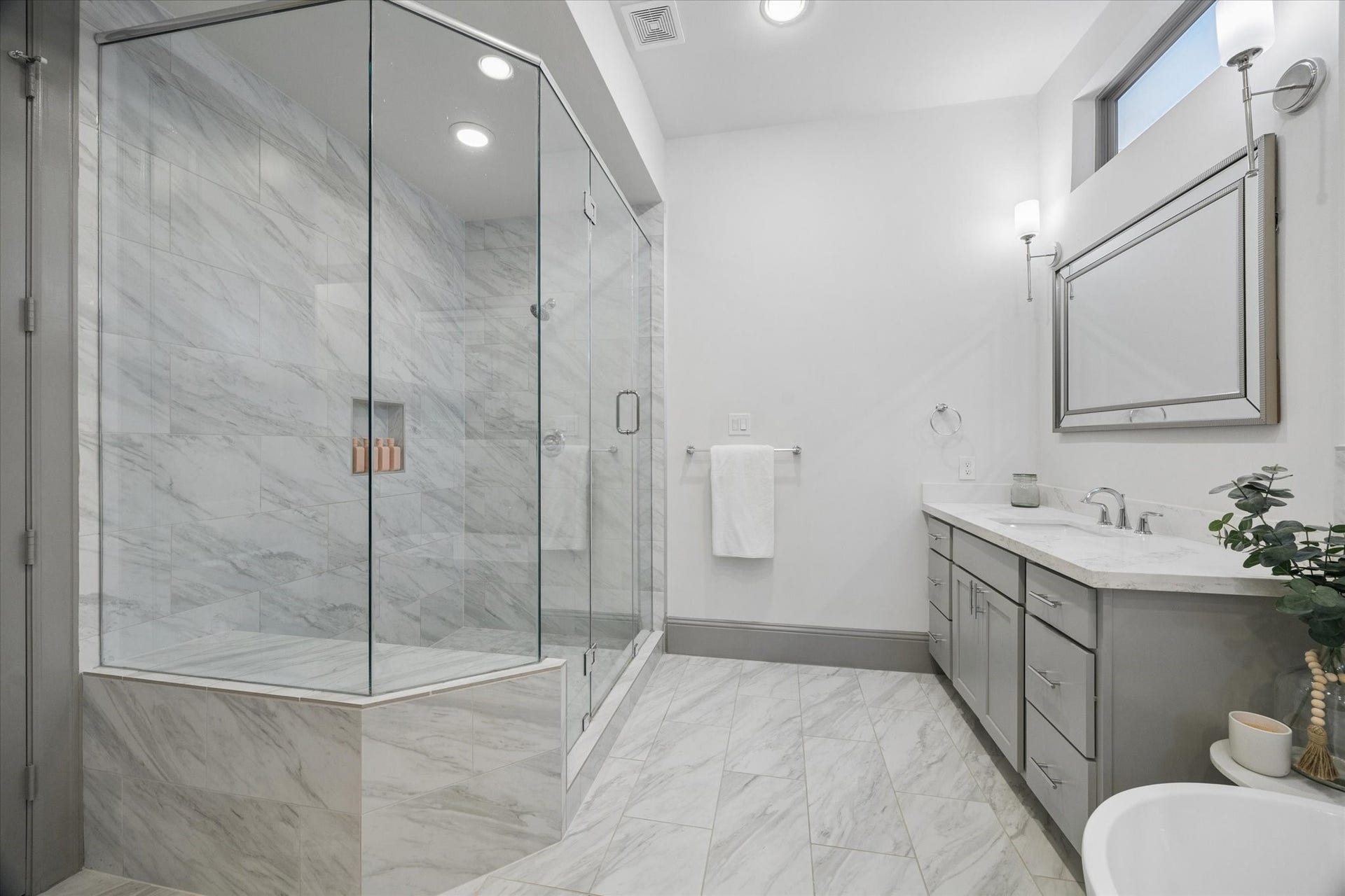 1907 W 25th Street, Houston, TX 77008 1907 W 25th Street, Houston, TX 77008