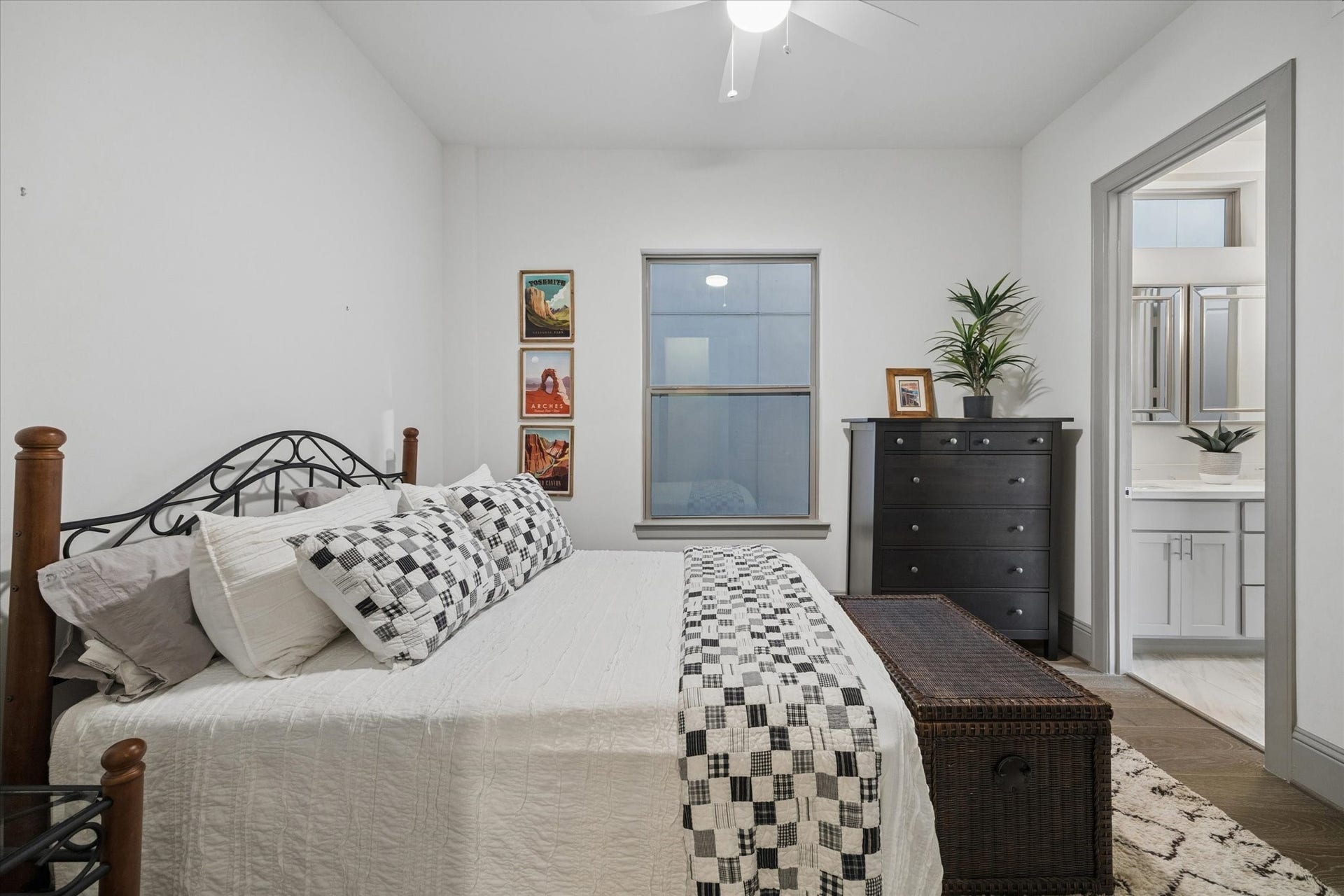 1907 W 25th Street, Houston, TX 77008 1907 W 25th Street, Houston, TX 77008